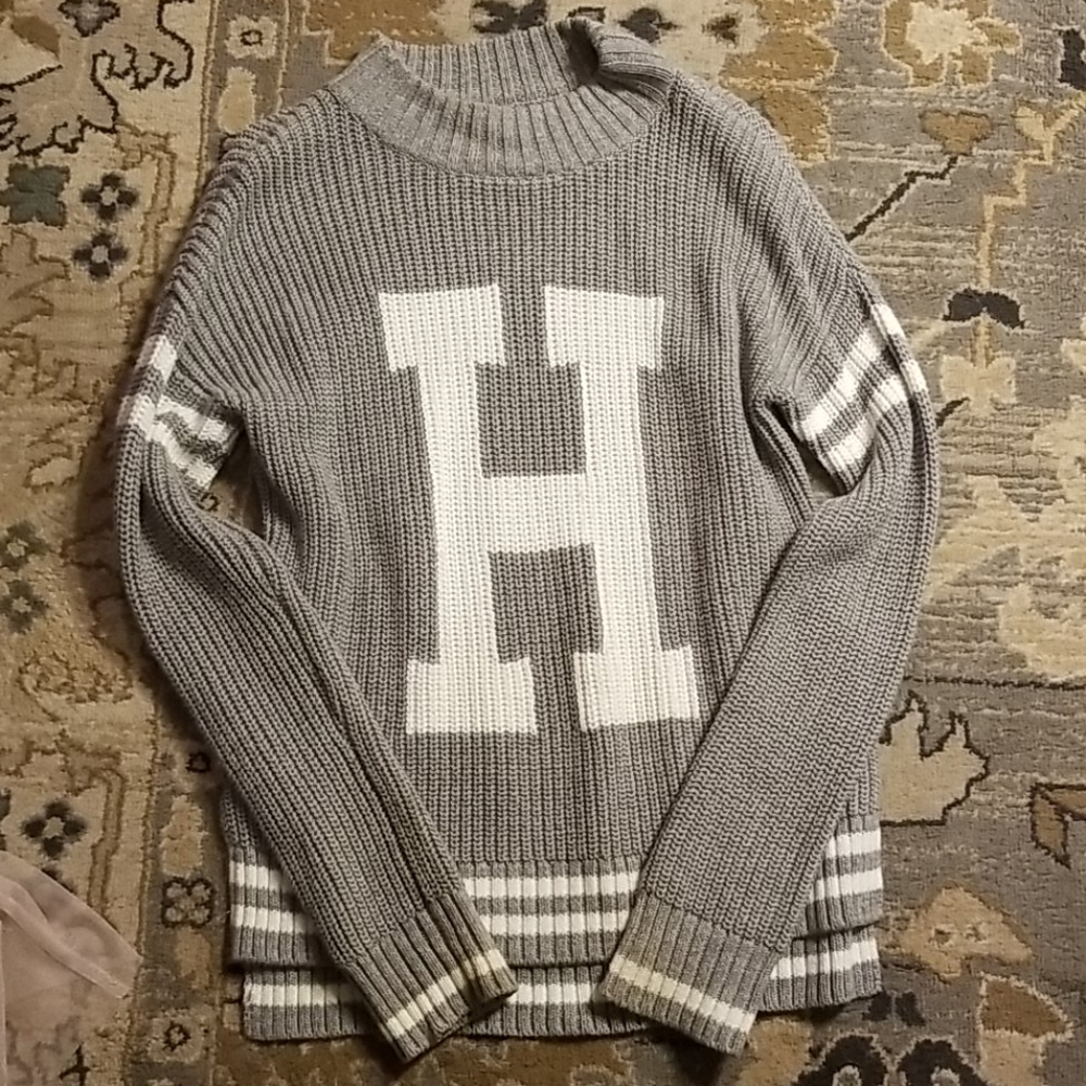 Gray Hollister sweater